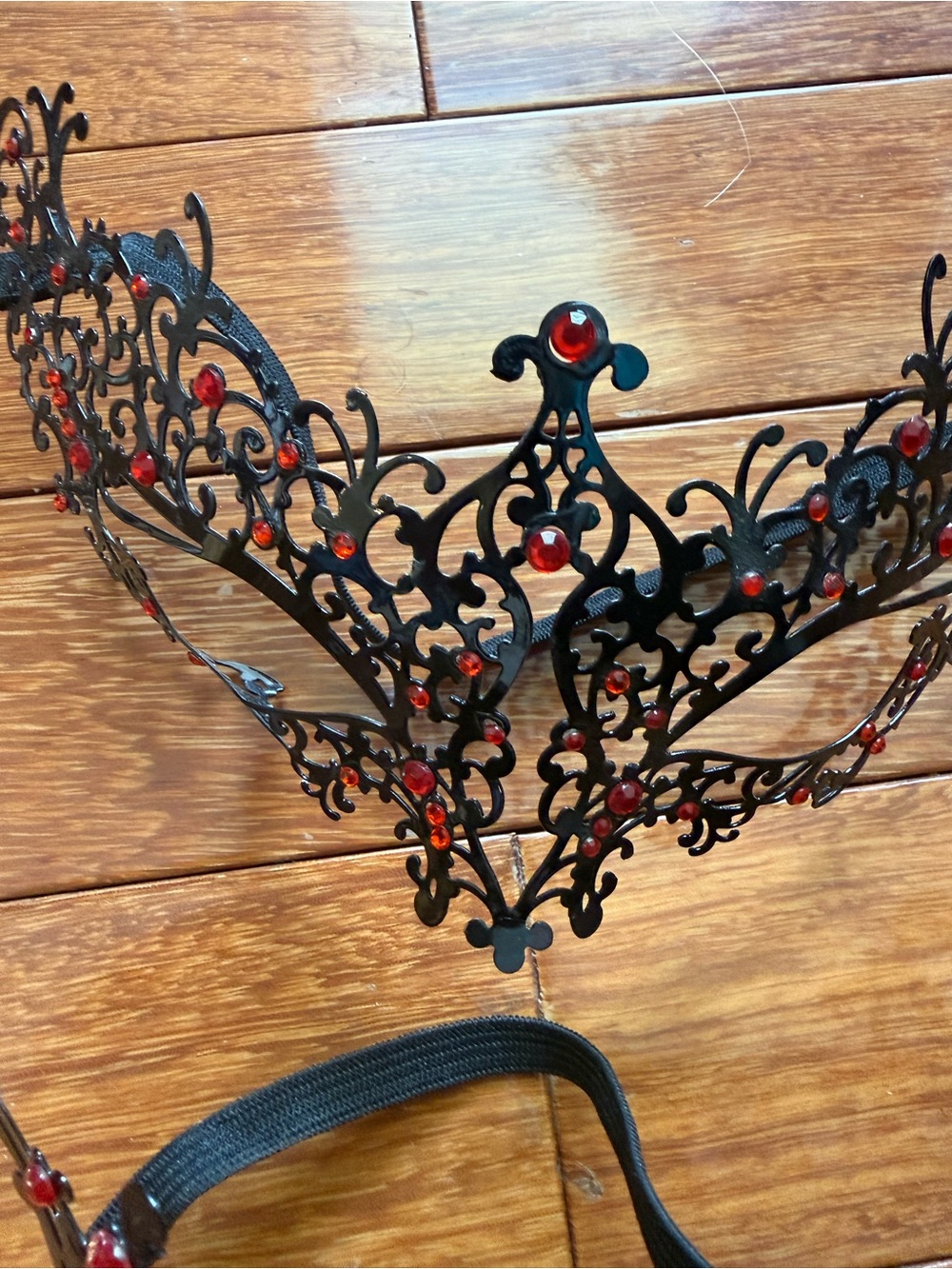 Black Filigree Masquerade Mask Set with Red Gems - Picture 4 of 4